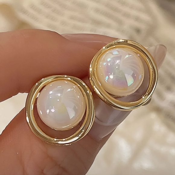 Gold and Pearl Earrings - Picture 1 of 3